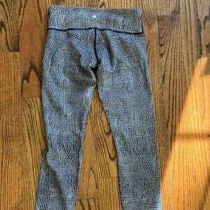 Lululemon Checked Plaid Leggings Black White 28" Inseam Size 6